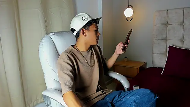 Snapshot of twink_royale18 chatting on February 2026 04:26:01 PM twink royale18 online show from February 2026 04:26:01 PM