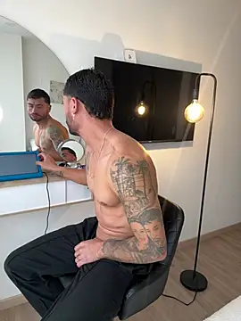 FrancoRossi  online show from April 2026 01:17:02 PM