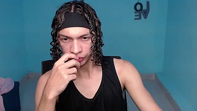 Axel fox77 online show from August 2026 11:17:02 PM