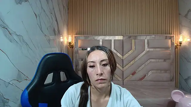 Snapshot of katalina_r_ chatting on May 2026 08:13:02 PM katalina r online show from May 2026 08:13:02 PM
