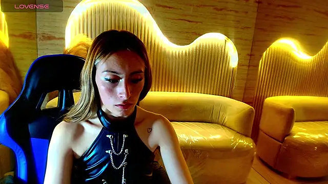 Snapshot of katalina_r_ chatting on May 2026 07:34:02 PM katalina r online show from May 2026 07:34:02 PM
