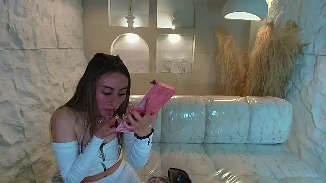 Snapshot of katalina_r_ chatting on May 2026 08:24:02 PM katalina r online show from May 2026 08:24:02 PM