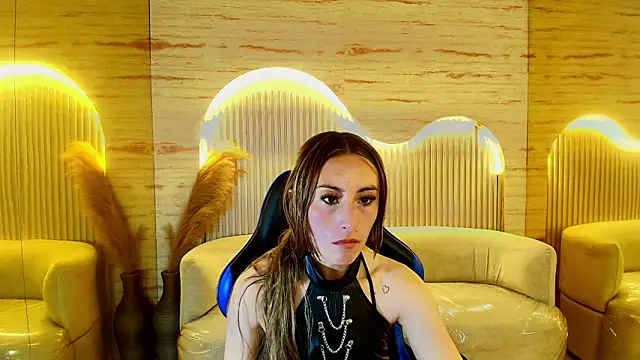Snapshot of katalina_r_ chatting on May 2026 08:17:01 PM katalina r online show from May 2026 08:17:01 PM