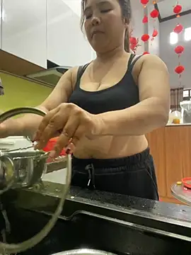 Snapshot of Mie-chan chatting on January 2026 01:32:01 AM Mie-chan online show from January 2026 01:32:01 AM