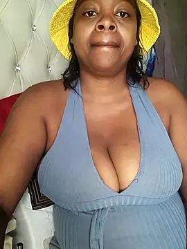 Snapshot of bigboobylicious chatting on April 2026 07:20:01 AM bigboobylicious online show from April 2026 07:20:01 AM