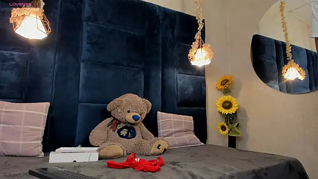 Laura Miller1 online show from April 2026 08:35:02 PM