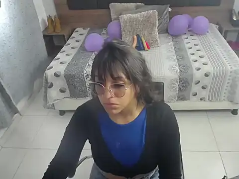 Snapshot of miss_charlott_18 chatting on April 2026 11:59:01 AM miss charlott 18 online show from April 2026 11:59:01 AM
