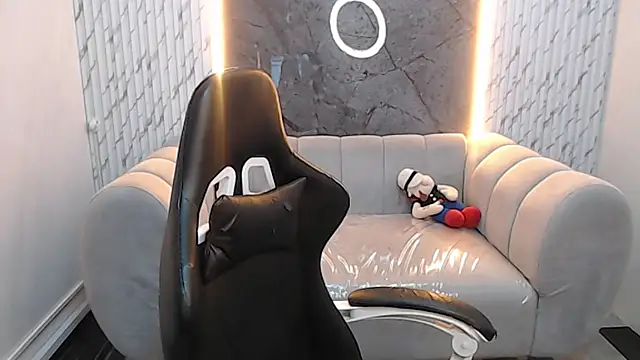 Clhoe b online show from January 2026 07:51:02 PM