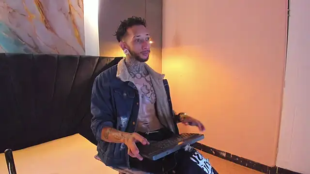 Snapshot of axel_valtier chatting on January 2026 04:17:01 AM axel valtier online show from January 2026 04:17:01 AM