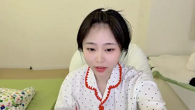 Onefiona online show from April 2026 12:49:01 PM