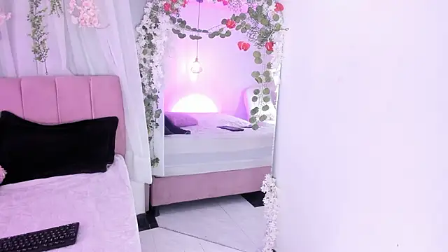 Snapshot of nicky_bonny18 chatting on February 2026 12:48:02 PM nicky bonny18 online show from February 2026 12:48:02 PM