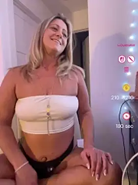 FoxyMillie online show from May 2026 01:25:02 AM
