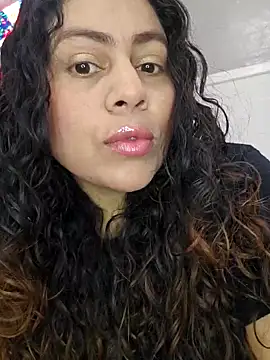 Snapshot of _Zhamira chatting on February 2026 02:32:01 PM Zhamira online show from February 2026 02:32:01 PM