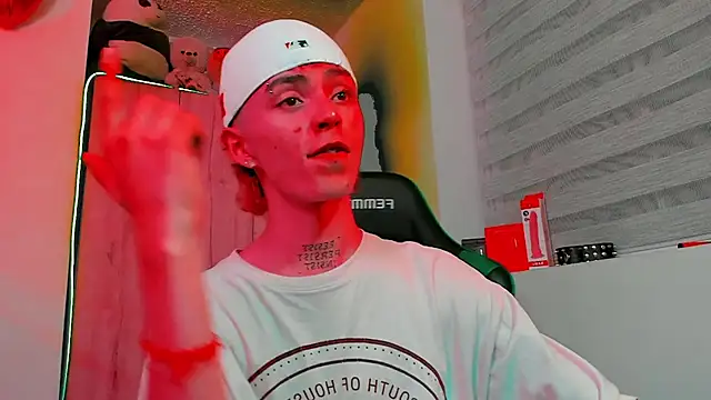 Snapshot of Maiky_Cooper01 chatting on January 2026 01:32:01 AM Maiky Cooper01 online show from January 2026 01:32:01 AM