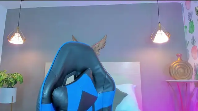 emma hiltonn  online show from April 2026 02:28:02 AM