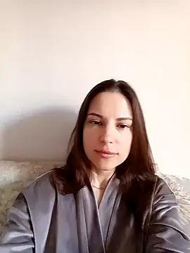 Snapshot of She-Moon chatting on April 2026 06:00:02 AM She-Moon online show from April 2026 06:00:02 AM