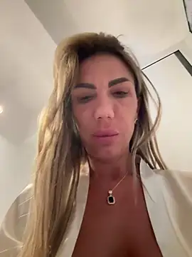 Missolevelvet online show from April 2026 06:07:01 PM