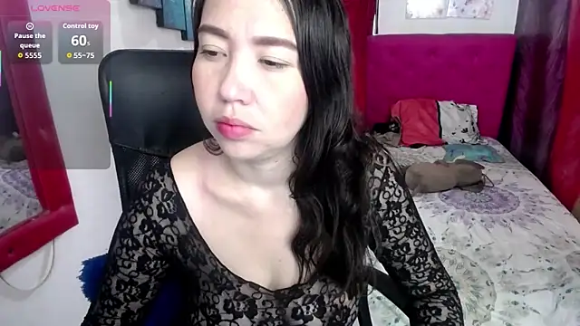 Snapshot of juliet_noir chatting on June 2026 12:15:01 PM juliet noir online show from June 2026 12:15:01 PM