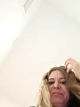 Didi2081 online show from March 2026 12:49:02 AM