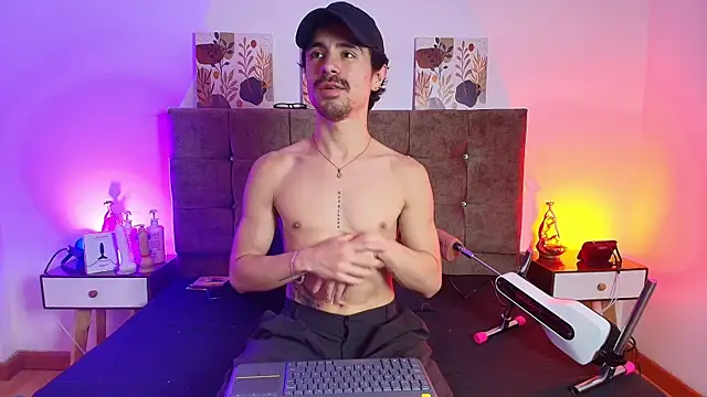 Snapshot of Ethan_Briggs_ chatting on July 2026 03:43:01 AM Ethan Briggs online show from July 2026 03:43:01 AM