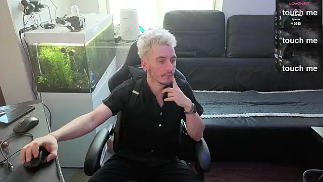 Rayzel White online show from February 2026 11:15:01 AM