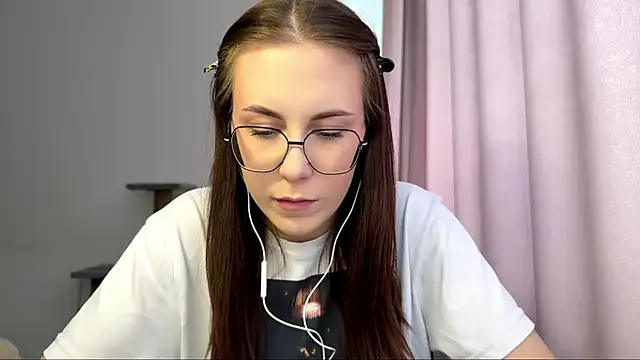 Snapshot of JanelleCourville chatting on February 2026 11:20:01 AM JanelleCourville online show from February 2026 11:20:01 AM