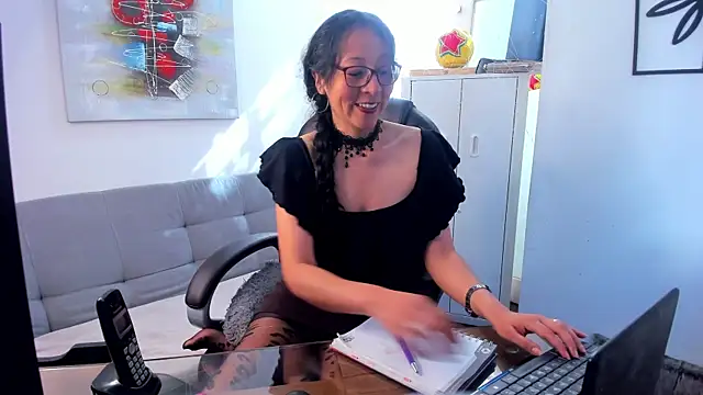 Snapshot of loretta_fraser chatting on June 2026 01:31:02 PM loretta fraser online show from June 2026 01:31:02 PM