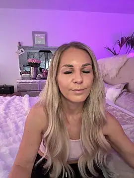 Snapshot of JulieSol chatting on February 2026 08:18:02 AM JulieSol online show from February 2026 08:18:02 AM