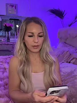 Snapshot of JulieSol chatting on February 2026 08:32:01 AM JulieSol online show from February 2026 08:32:01 AM