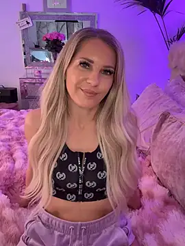 Snapshot of JulieSol chatting on February 2026 08:24:01 AM JulieSol online show from February 2026 08:24:01 AM