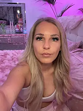 Snapshot of JulieSol chatting on February 2026 08:15:02 AM JulieSol online show from February 2026 08:15:02 AM