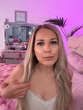 Snapshot of JulieSol chatting on April 2026 07:17:02 AM JulieSol online show from April 2026 07:17:02 AM