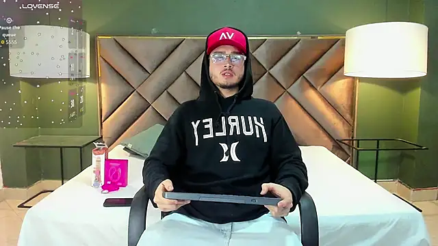 Salvattore Muller online show from February 2026 09:24:02 PM