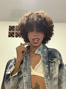 Snapshot of julietha_sexy chatting on February 2026 05:28:01 AM julietha sexy online show from February 2026 05:28:01 AM