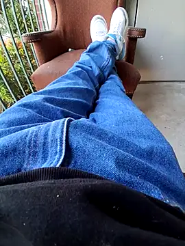 Snapshot of allenyalana chatting on January 2026 11:42:01 PM allenyalana online show from January 2026 11:42:01 PM