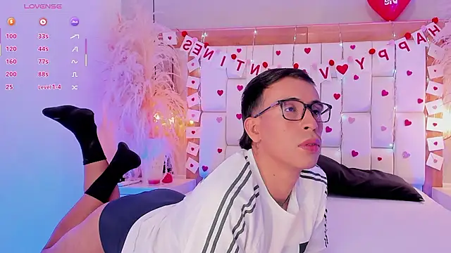 Mr aronnn  online show from February 2026 03:25:01 AM