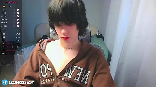 LeonBoykisser online show from March 2026 05:35:01 AM