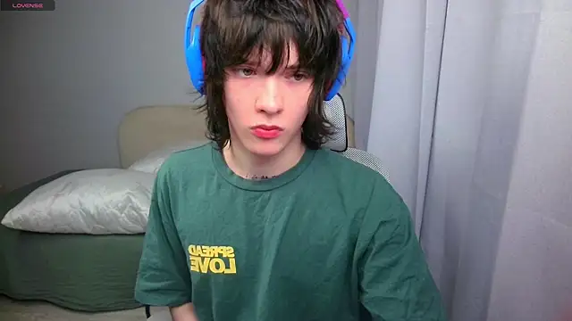 LeonBoykisser online show from June 2026 03:03:01 PM