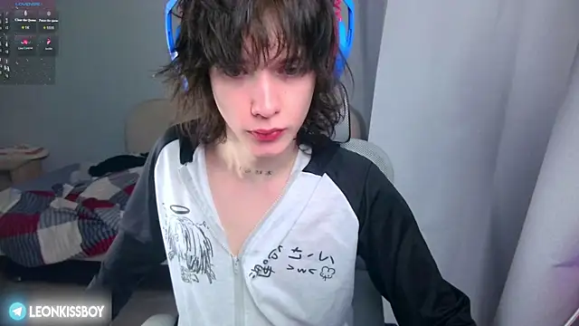Snapshot of LeonBoykisser chatting on June 2026 07:00:01 AM LeonBoykisser online show from June 2026 07:00:01 AM