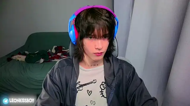 Snapshot of LeonBoykisser chatting on June 2026 02:18:02 PM LeonBoykisser online show from June 2026 02:18:02 PM