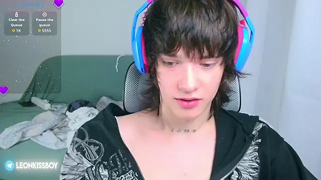 Snapshot of LeonBoykisser chatting on July 2026 06:07:02 AM LeonBoykisser online show from July 2026 06:07:02 AM