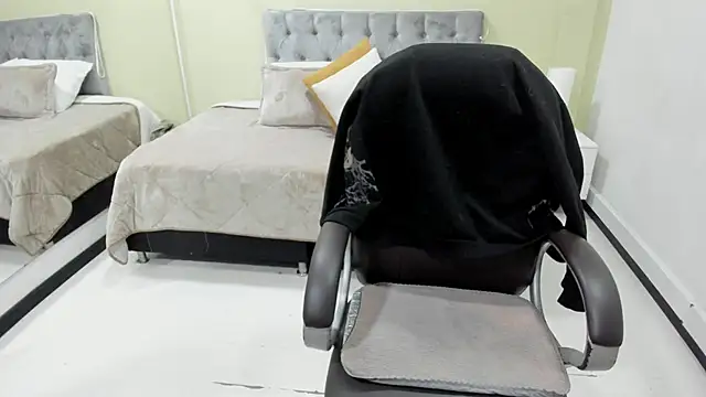 Snapshot of Bela_Craxkerr chatting on February 2026 12:43:02 PM Bela Craxkerr online show from February 2026 12:43:02 PM