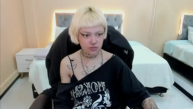 Bela Craxkerr online show from April 2026 12:30:02 PM