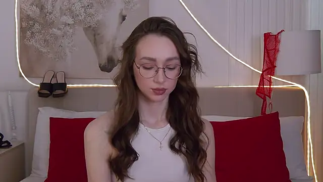 Snapshot of Emily_Simon chatting on April 2026 05:07:01 AM Emily Simon online show from April 2026 05:07:01 AM