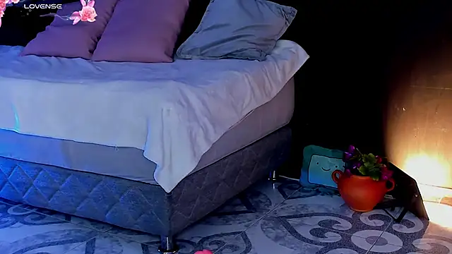 Noaah25  online show from April 2026 03:36:02 AM