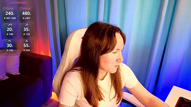 Snapshot of SindieStorm chatting on April 2026 01:44:01 AM SindieStorm online show from April 2026 01:44:01 AM