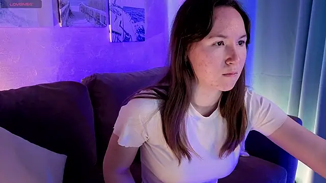 Snapshot of SindieStorm chatting on April 2026 01:44:02 AM SindieStorm online show from April 2026 01:44:02 AM