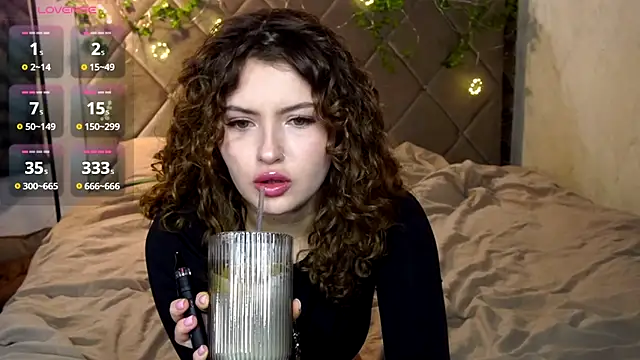 Snapshot of SueCurly chatting on February 2026 09:21:01 PM SueCurly online show from February 2026 09:21:01 PM