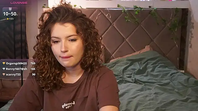 Snapshot of SueCurly chatting on March 2026 08:44:01 PM SueCurly online show from March 2026 08:44:01 PM