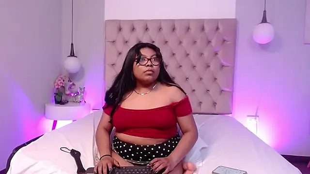 Snapshot of Kiri_Black_ chatting on February 2026 06:40:02 AM Kiri Black online show from February 2026 06:40:02 AM